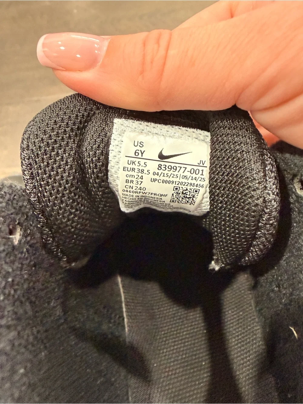 Nike big kids Mid-Top Casual Sneakers